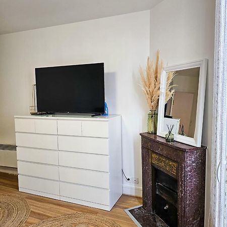 Alaya Apartment เบอซองส์ ภายนอก รูปภาพ