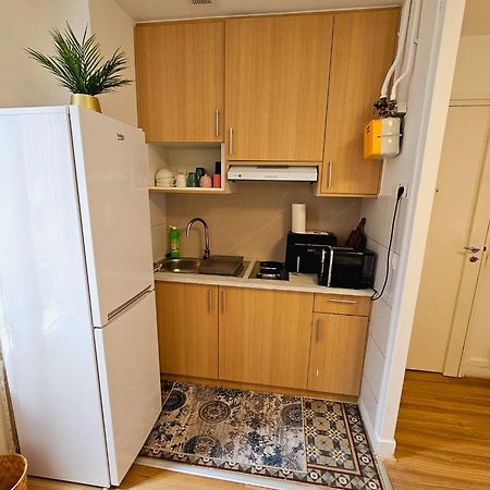 Alaya Apartment เบอซองส์ ภายนอก รูปภาพ