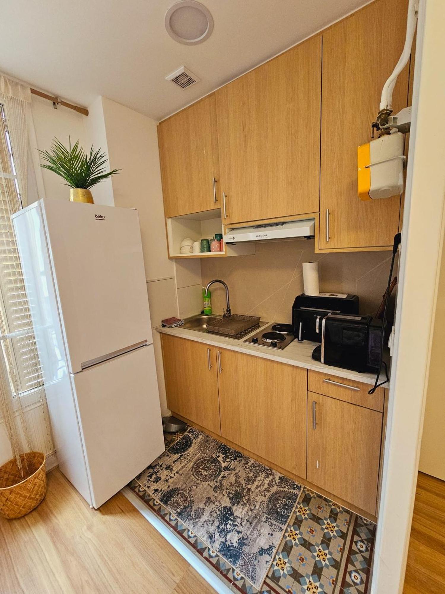 Alaya Apartment เบอซองส์ ภายนอก รูปภาพ